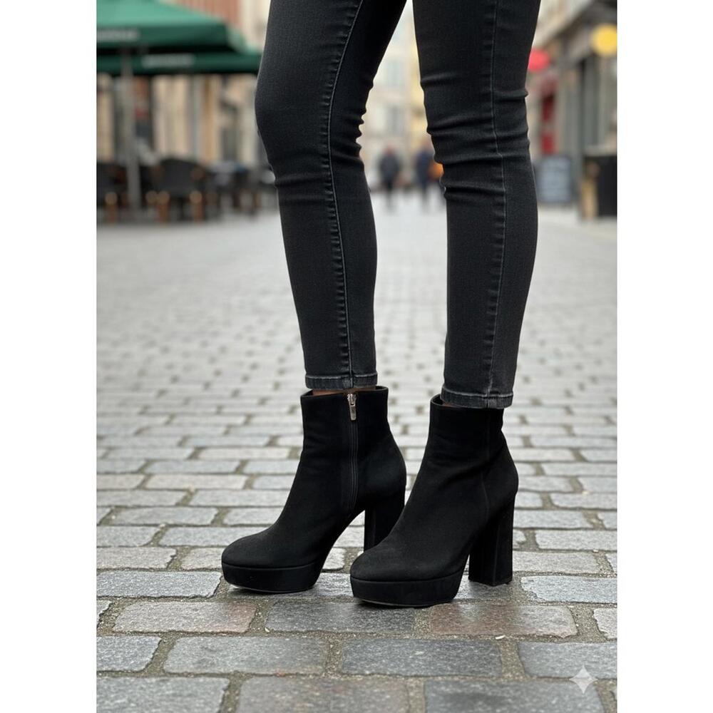Gianvito Rossi Foley Boots Black Suede Ankle Block Heel 39